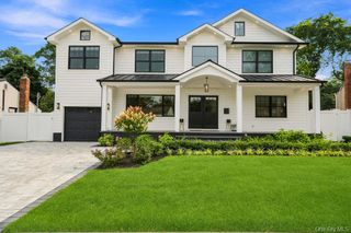 8 Allison Drive, Old Bethpage, NY 11804