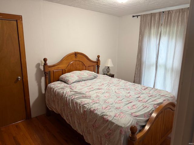 20911 S Lake Drive, Walkerton, IN 46574