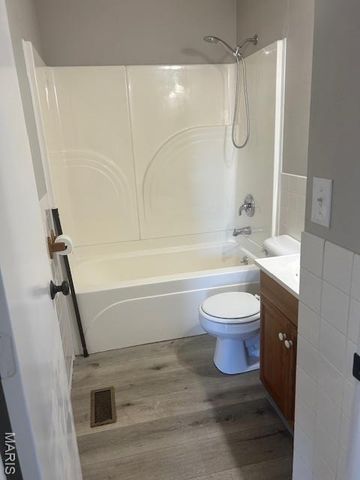 262 Meadowbrook Drive, Farmington, MO 63640