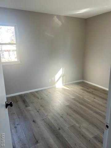 262 Meadowbrook Drive, Farmington, MO 63640