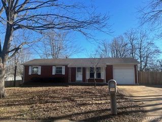 262 Meadowbrook Drive, Farmington, MO 63640