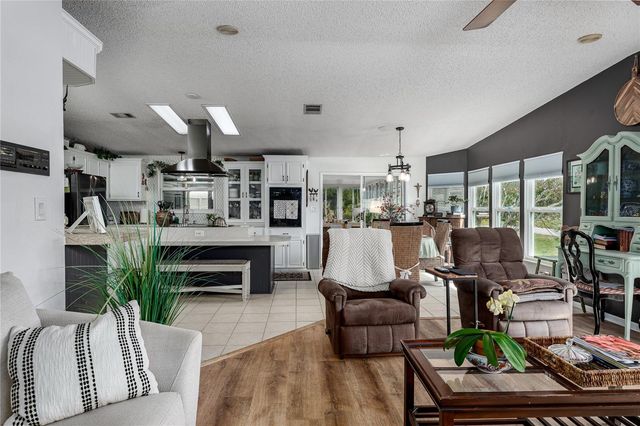 8520 COUNTESS AVENUE CIRCLE, Palmetto, FL 34221