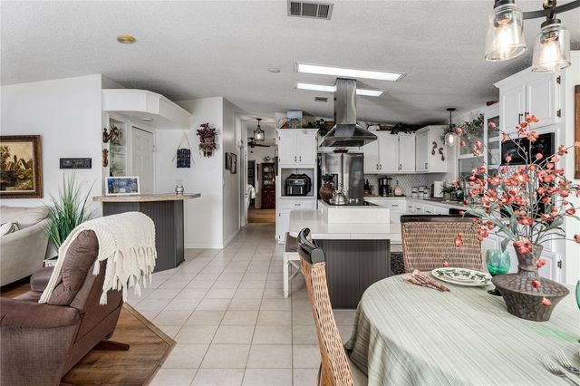 8520 COUNTESS AVENUE CIRCLE, Palmetto, FL 34221