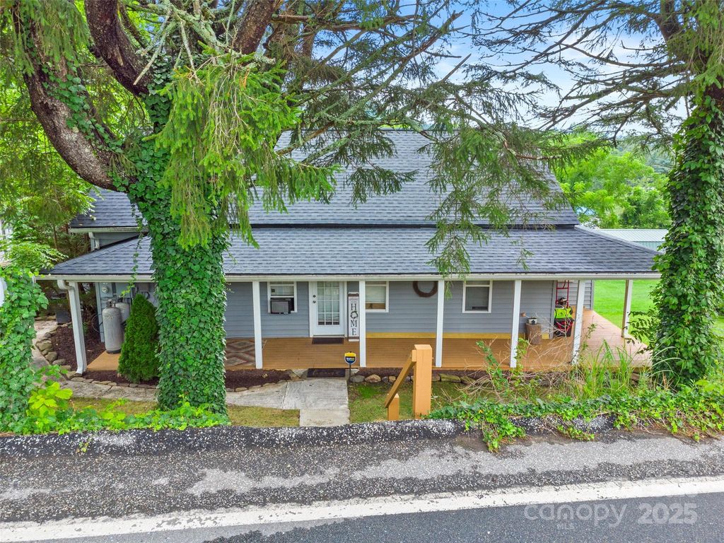 598 Summit Avenue, Spruce Pine, NC 28777