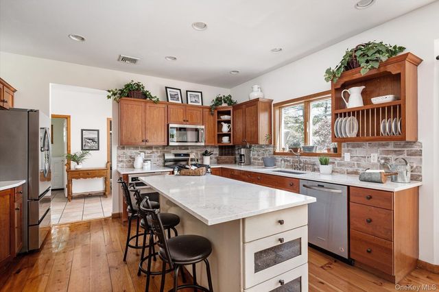1 Fox Hollow Court, Dix Hills, NY 11746