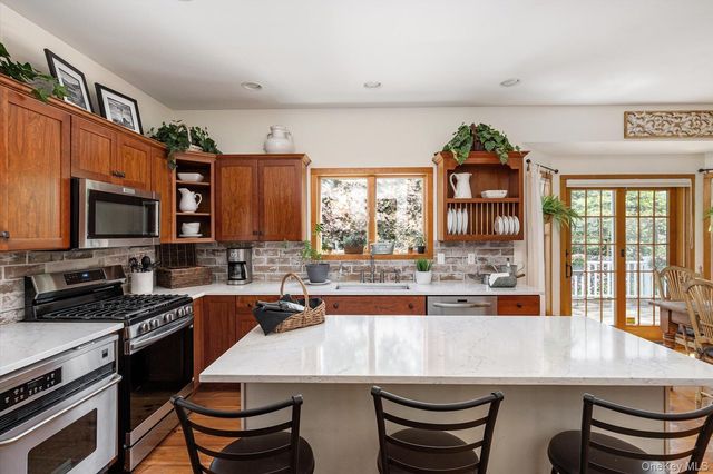 1 Fox Hollow Court, Dix Hills, NY 11746