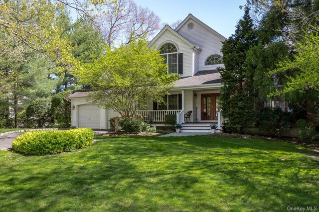 1 Fox Hollow Court, Dix Hills, NY 11746