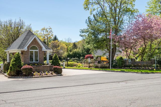 1 Fox Hollow Court, Dix Hills, NY 11746