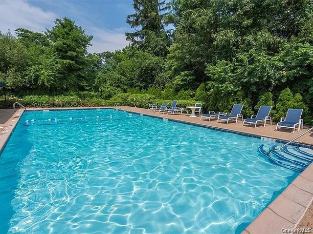 1 Fox Hollow Court, Dix Hills, NY 11746