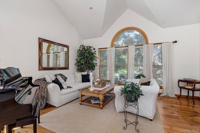 1 Fox Hollow Court, Dix Hills, NY 11746