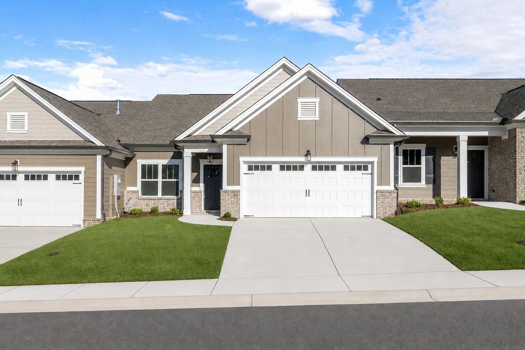 1584 Whisper Winds Lane # 8, Ooltewah, TN 37363