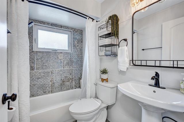 3437 35TH STREET N, St Petersburg, FL 33713