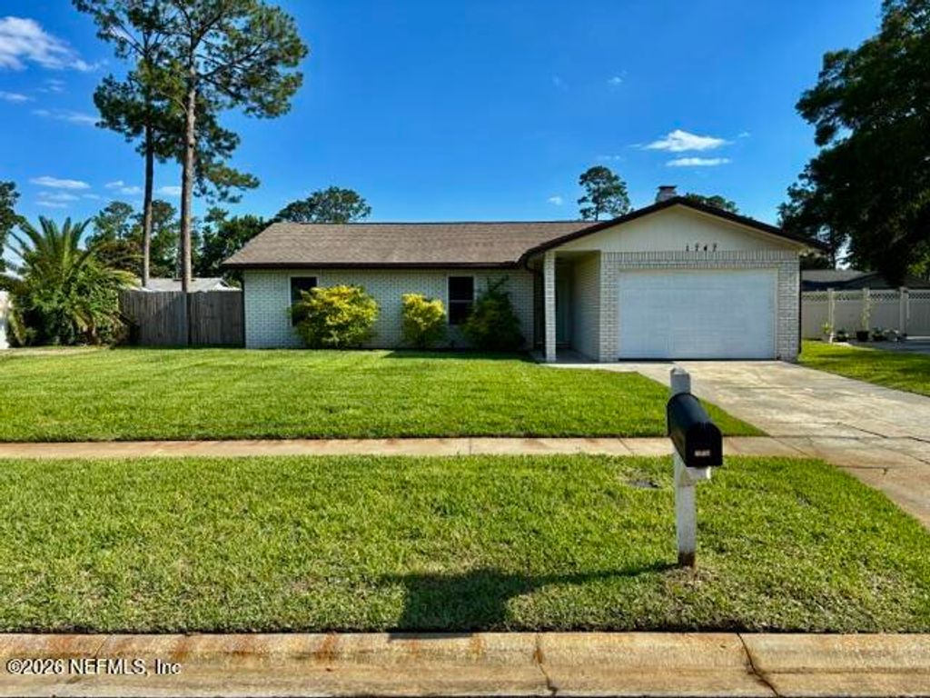 1747 PAPAYA Drive N, Orange Park, FL 32073