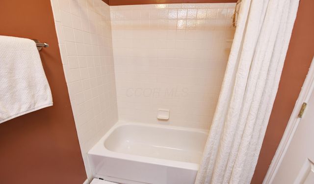 2263 Willowside Lane, Grove City, OH 43123