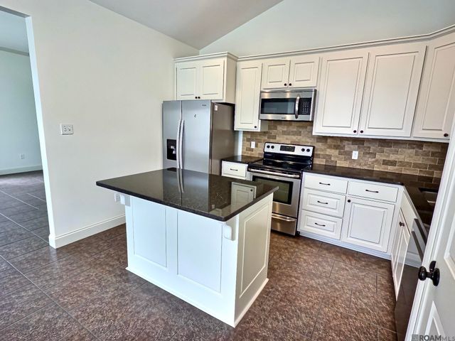 39416 Woodlake Dr, Prairieville, LA 70769