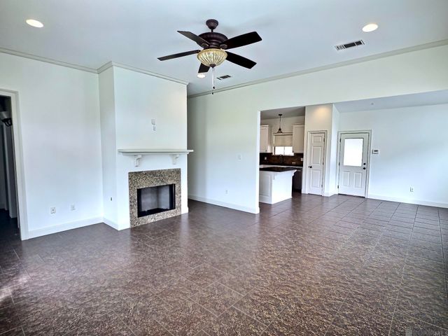39416 Woodlake Dr, Prairieville, LA 70769