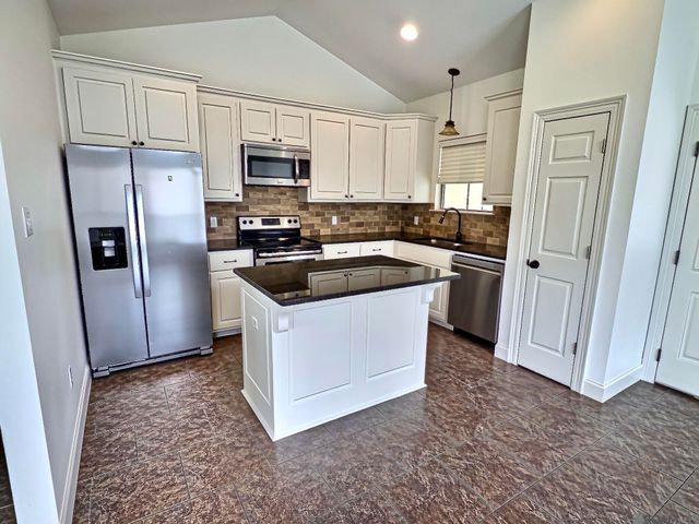 39416 Woodlake Dr, Prairieville, LA 70769
