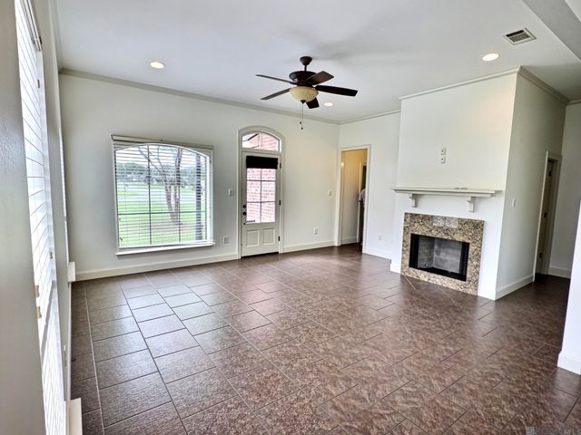 39416 Woodlake Dr, Prairieville, LA 70769