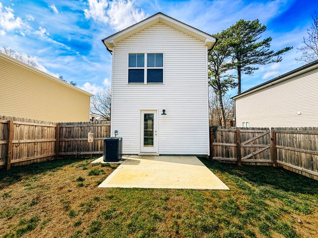 943 Wall St, Clarksville, TN 37040