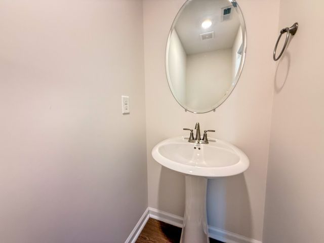 943 Wall St, Clarksville, TN 37040