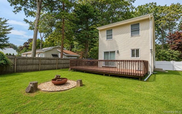28 Roanoke Road, Sound Beach, NY 11789