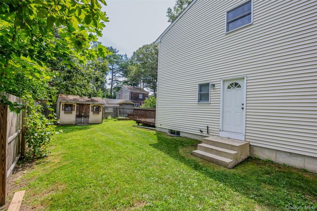 28 Roanoke Road, Sound Beach, NY 11789