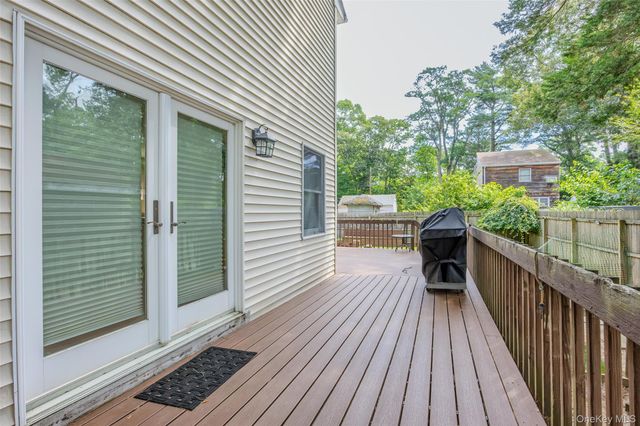 28 Roanoke Road, Sound Beach, NY 11789