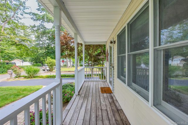 28 Roanoke Road, Sound Beach, NY 11789