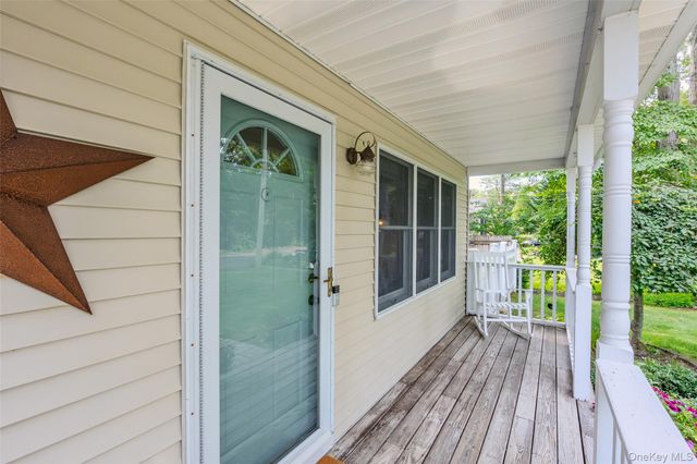 28 Roanoke Road, Sound Beach, NY 11789