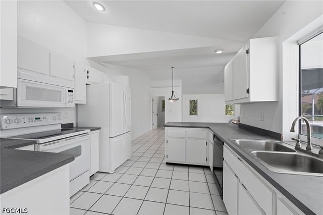 2601 SW 37th TER, Cape Coral, FL 33914