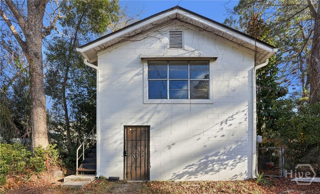1303 E 33rd Street Upper Carriage House, Savannah, GA 31404