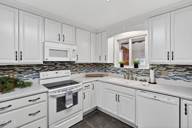 107 Dogwood Lane, Johnson City, TN 37604