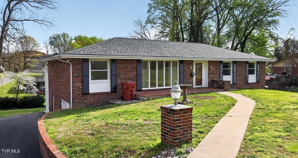 107 Dogwood Lane, Johnson City, TN 37604