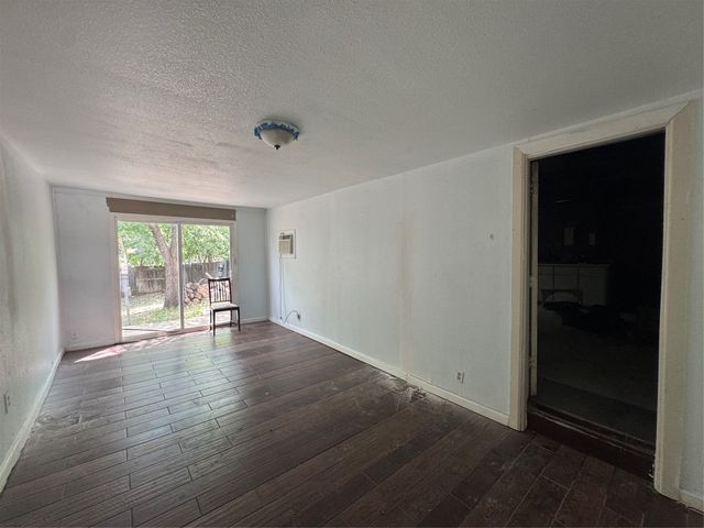 1301 Sharondale Street, Fort Worth, TX 76115