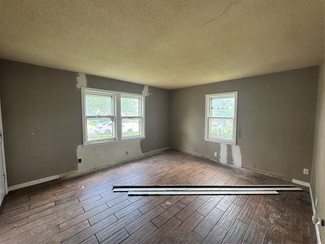 1301 Sharondale Street, Fort Worth, TX 76115