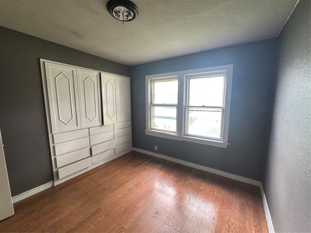 1301 Sharondale Street, Fort Worth, TX 76115