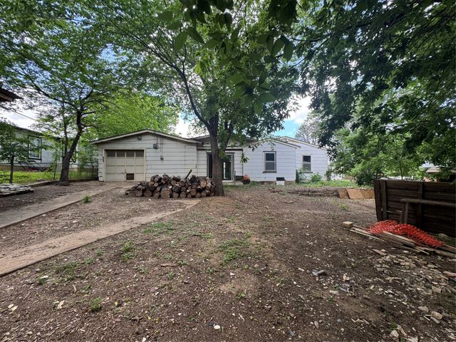 1301 Sharondale Street, Fort Worth, TX 76115