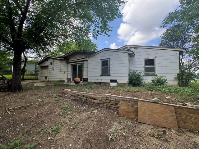 1301 Sharondale Street, Fort Worth, TX 76115