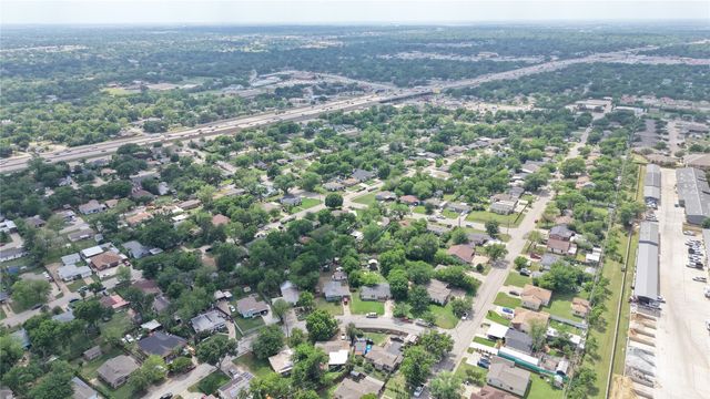 1301 Sharondale Street, Fort Worth, TX 76115