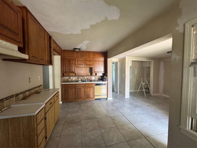 1301 Sharondale Street, Fort Worth, TX 76115