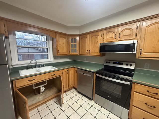 1034 Rolling Fields Cir, Columbia, TN 38401