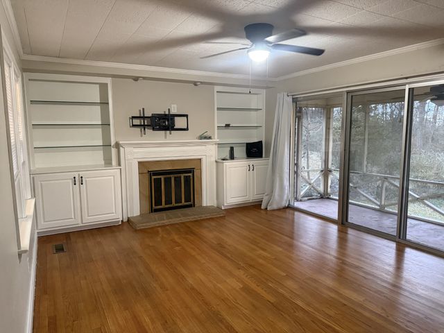 1034 Rolling Fields Cir, Columbia, TN 38401