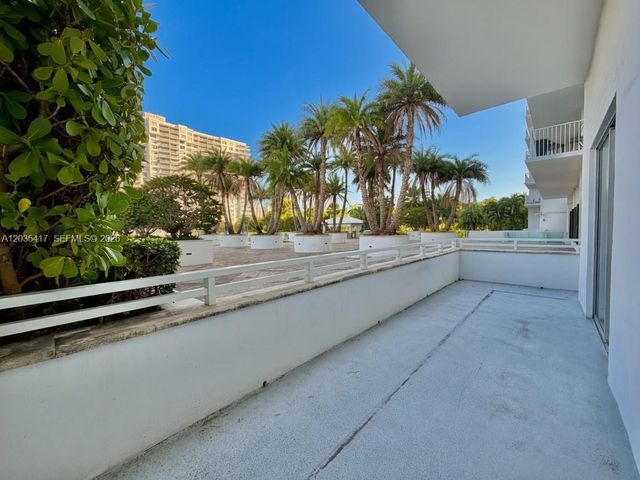 2801 NE 183rd Street 202W, Aventura, FL 33160