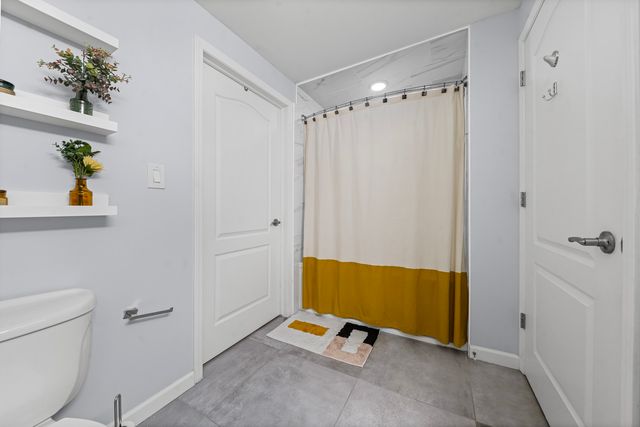 1212 N Wells Street 202, Chicago, IL 60610