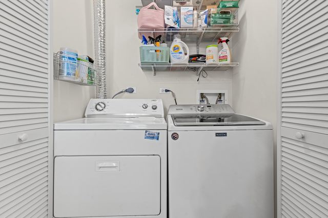 1212 N Wells Street 202, Chicago, IL 60610