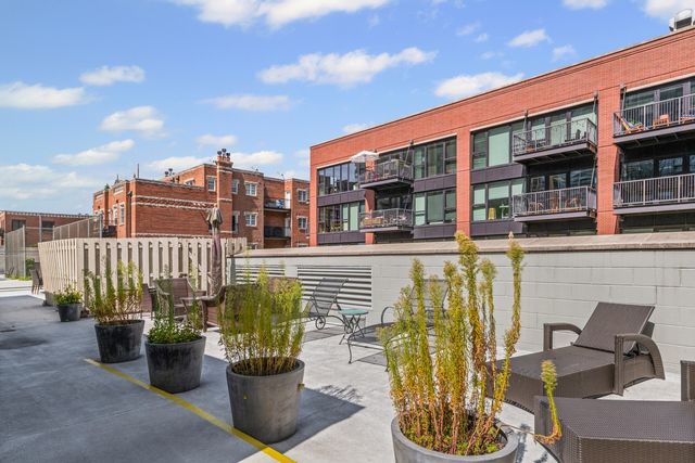 1212 N Wells Street 202, Chicago, IL 60610