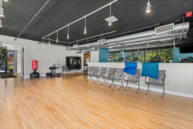 1212 N Wells Street 202, Chicago, IL 60610