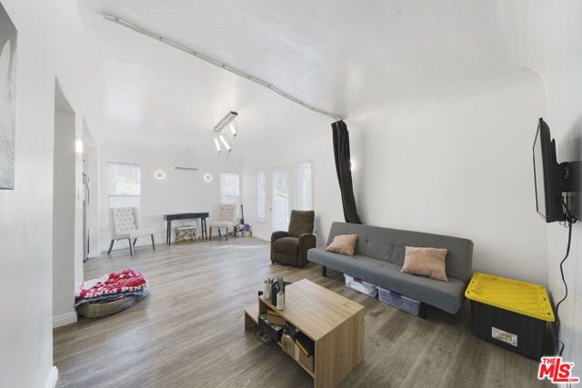 422 N Reno Street, Los Angeles, CA 90026