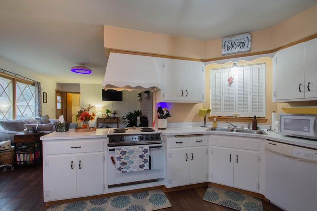 2 Riverdale CIRCLE, Watertown, WI 53094