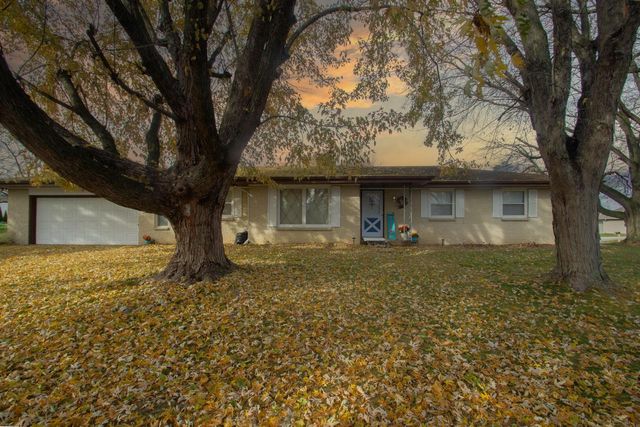 2 Riverdale CIRCLE, Watertown, WI 53094